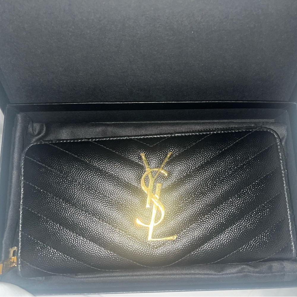 CASSANDRE SAINT LAURENT MATELASSÉ ZIP AROUND WALLET, BLACK, GOLD HARDWARE